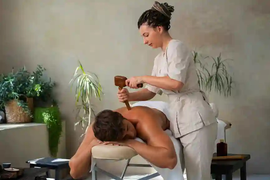 side-view-woman-working-spa_11zon
